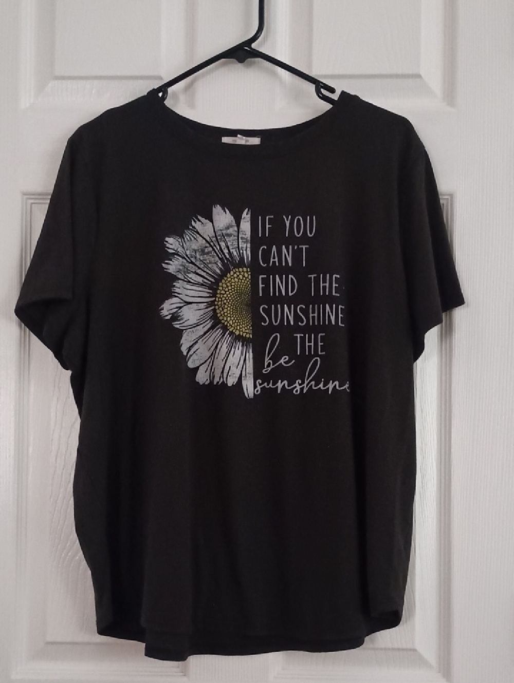 Maurices Black Be The Sunshine Graphic Sunflower Size 1X T-Shirt (b100)